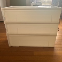 ニトリ　衣装ケース　透明ボックスの画像