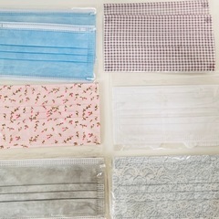 マスク　18枚　個包装　柄あり　カラー　の画像