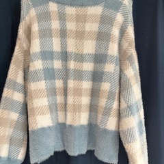 水色　チェックのセーター の画像