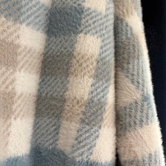 水色　チェックのセーター の画像
