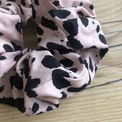 シュシュ　レオパード　ヒョウ柄　大人気　最安値　可愛い　シンプル　着回し　アクセの画像