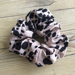 シュシュ　レオパード　ヒョウ柄　大人気　最安値　可愛い　シンプル　着回し　アクセの画像