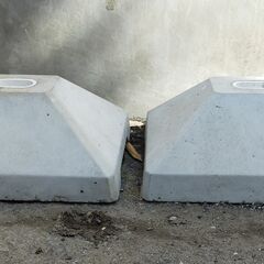 △ A 洗濯物干し台の土台 土台のみ 高さ 17cm 幅 38cm 奥行 29cm 汚れ、プラスチックの部分劣化によるヒビあり 現状渡しの画像