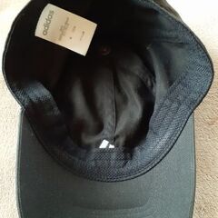 🧢adidas キャップ ブラック 中央ロゴ ベトナム製 フリーサイズ 帽子の画像