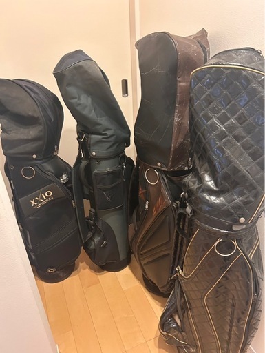 ゴルフセット（バッグ4つ、20本以上、ゴルフボール）