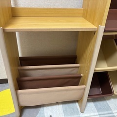 子供用おもちゃ棚　本棚の画像