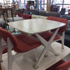 【ニトリのリラックスシリーズ】 ダイニングセット　ニトリ　NITORI　リラックシリーズ　食卓テーブルセット　2人掛け　イス2脚　布座面　：アイボリー/オレンジの画像