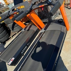 業務用フィトネスのランニングマシンの画像