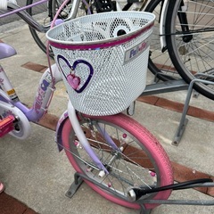 補助輪付き子供用自転車の画像