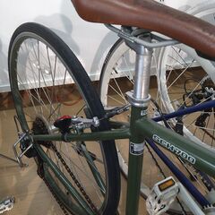 リユースのサカイ浦和店 【F273】ON13 クロスバイク モスグリーン 6ギア 700X28C 700X28Cの画像