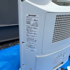 シャープ製の加湿セラミックファンヒーター「HX-D120-W」の画像