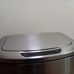 美品　Costco コストコ センサーゴミ箱 47L W44 x D29 x H65.5 cm　全自動開閉式ゴミ箱　発送不可　広島県廿日市市ゆめタウンにて直渡しの画像