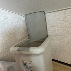 ゴミ箱の画像