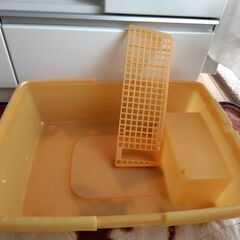 アイリスオーヤマ　砂落としマット付ネコトイレ SN-520  カバー（フード）なし　中古の画像