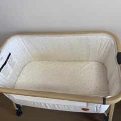 ベビーベッドの画像