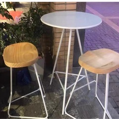 屋内屋外テーブル　庭テーブルセット　ベランダ椅子テーブル　バー雰囲気　ダイニングテーブル椅子セットの画像