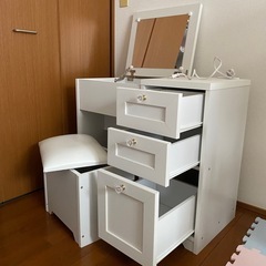 ドレッサー　デスクの画像