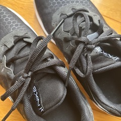 NIKE ブラックスニーカー25.0センチ
 の画像