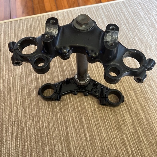 XJ400.550純正ステムトップブリッジ