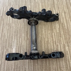 XJ400.550純正ステムトップブリッジの画像