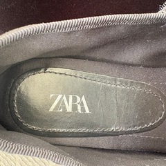 ZARA フラットシューズの画像
