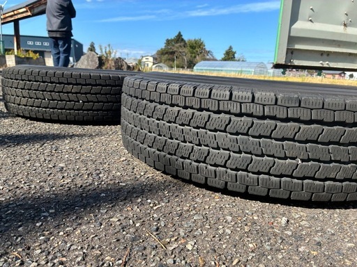 タイヤ195/80R15(スタッドレスタイヤ))