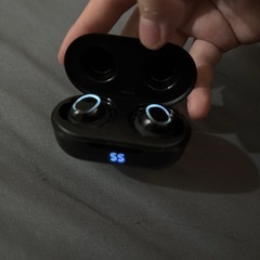 ワイヤレスイヤホンの画像