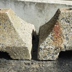 △ B 洗濯物干し台の土台 土台のみ 高さ 17cm 幅 38cm 奥行 29cm 欠けあり 現状渡しの画像