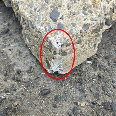 △ B 洗濯物干し台の土台 土台のみ 高さ 17cm 幅 38cm 奥行 29cm 欠けあり 現状渡しの画像