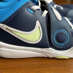 新品　試着のみ　ナイキ　ジュニアバスケットボールシューズの画像