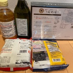 食品　セット　麺　米　調味料　オリーブオイル　お菓子の画像