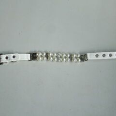 キラキラストーンが付いたベルト型ハングル（未使用）の画像