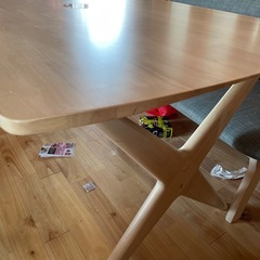 ニトリダイニングテーブルの画像