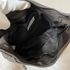 レディース ショルダーバッグ グレージュ 合皮 ポケット付きの画像