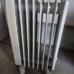 デロンギオイルヒーター（引き取り限定）の画像