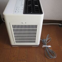 シャープ　プラズマクラスター機能搭載加湿器、タッチ式操作パネル付き。2009年式、IZ-CBK100型、イオンクラスター6畳まで　加湿器8畳まで 花粉対策の画像