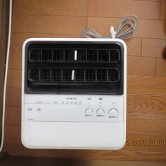 シャープ　プラズマクラスター機能搭載加湿器、タッチ式操作パネル付き。2009年式、IZ-CBK100型、イオンクラスター6畳まで　加湿器8畳まで 花粉対策の画像