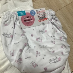 新品ユニクロ　アウター他　120サイズ　まとめ売り　女の子の画像