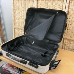 新品 HUNDRED キャリーケース Sサイズ 39L MCR-001 ハードケース ベージュ スーツケース キャスター付き キャリーバッグ 札幌 西野店の画像