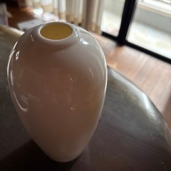 美しい形の壺　飾っていました。の画像