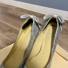 結婚式　キャバ　リボン シルバー　パンプス　25.5の画像