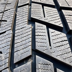 【値下げ】2023年製　スタッドレスタイヤ　アルミホイル　４本セット　195/65R15 ほぼ新品　の画像