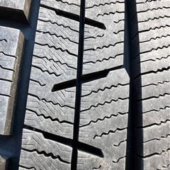 【値下げ】2023年製　スタッドレスタイヤ　アルミホイル　４本セット　195/65R15 ほぼ新品　の画像