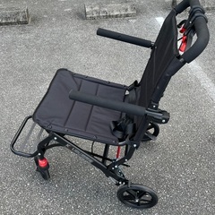 折り畳み式車椅子の画像