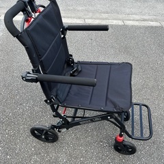 折り畳み式車椅子の画像