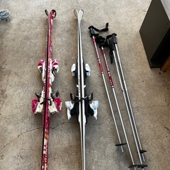 スキー板　ストックの画像