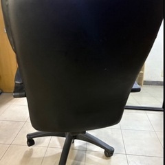 ジャンク 黒のオフィスチェアの画像