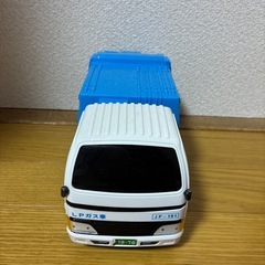 ゴミ収集車の画像
