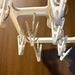 折りたためる洗濯物干しの画像