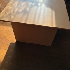 早い物勝ちです。木製テーブルの画像